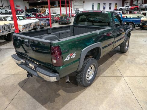 Used 2006 Chevrolet Silverado 2500 W/T w/ Snow Plow Prep Package AWD/4WD image 17