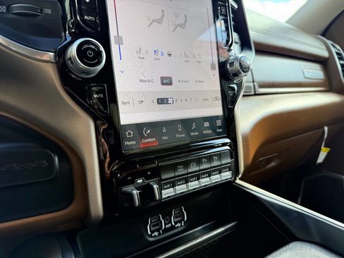 Used 2023 RAM 3500 Laramie image 33