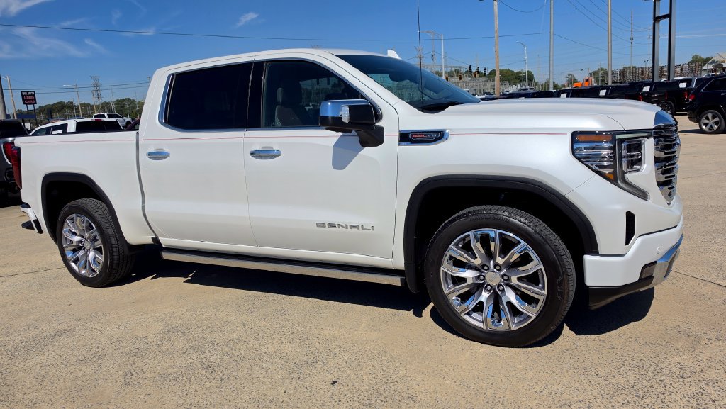 Used 2023 GMC Sierra 1500 Denali w/ Denali Reserve Package AWD/4WD image 1