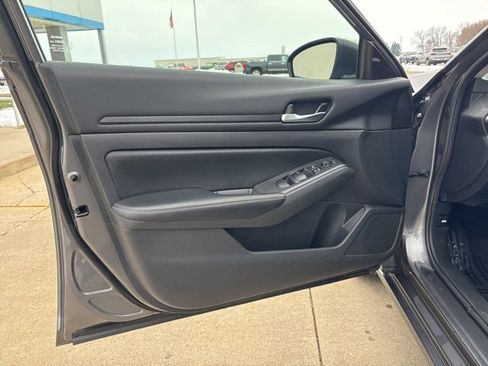 Used 2024 Nissan Altima 2.5 SV image 14