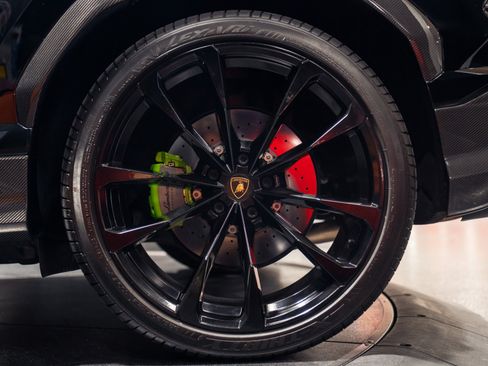 Used 2022 Lamborghini Urus AWD/4WD image 7
