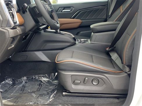 New 2025 GMC Canyon AT4 image 23