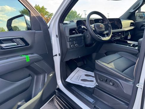 New 2025 Chevrolet Suburban Premier RWD image 12