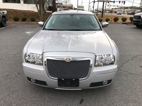 Used 2010 Chrysler 300 Touring image 8