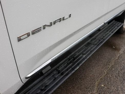 Used 2022 GMC Yukon Denali w/ Denali Premium Package AWD/4WD image 11
