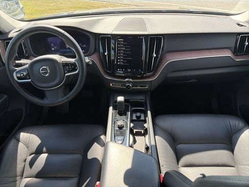 Used 2024 Volvo XC60 B5 Plus image 12