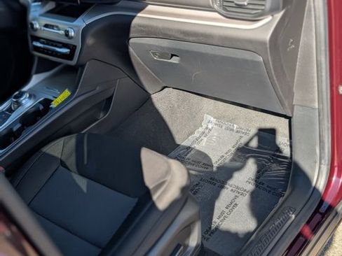 Used 2022 Ford Explorer XLT image 4