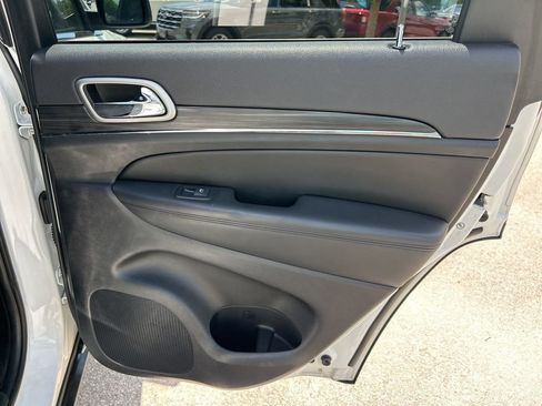 Used 2022 Jeep Grand Cherokee Limited image 40