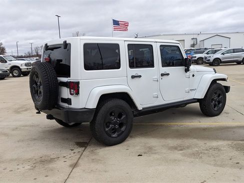 Used 2015 Jeep Wrangler Unlimited Sahara image 3