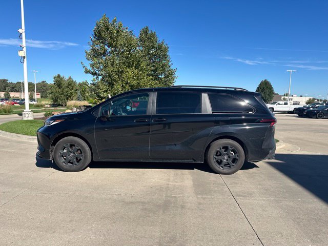 Used 2026 Toyota Sienna XLE Woodland Edition AWD/4WD image 7