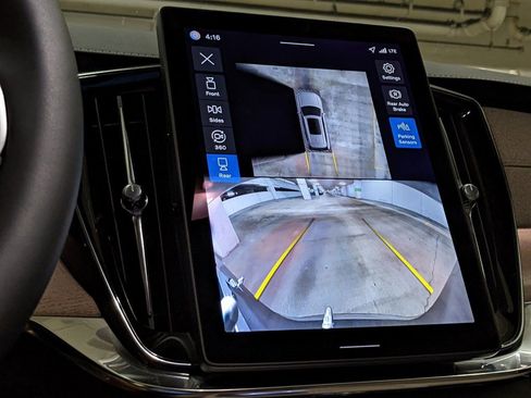 New 2026 Volvo XC90 T8 Plus w/ Protection Package Premier image 17