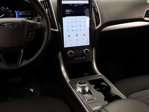 Used 2024 Ford Edge SE image 15