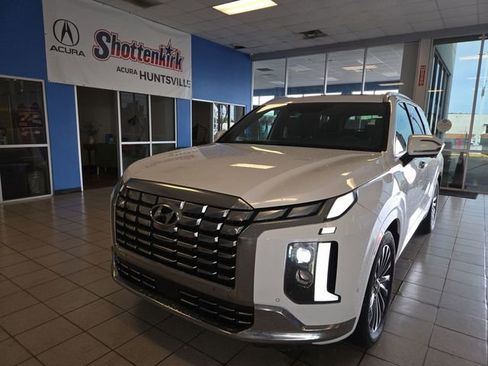 Used 2025 Hyundai Palisade Calligraphy FWD image 1