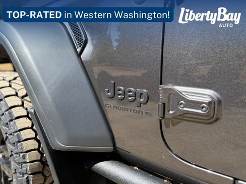 Used 2023 Jeep Gladiator Sport AWD/4WD image 11