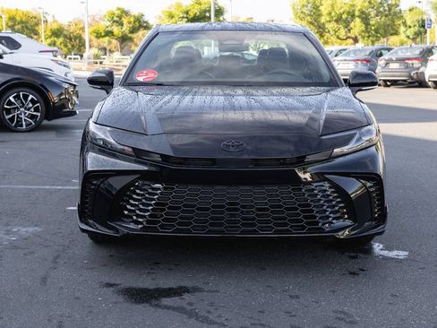 New 2026 Toyota Camry Hybrid FWD image 2