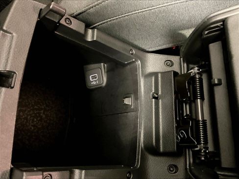 Used 2024 Jeep Wrangler Sport AWD/4WD image 16