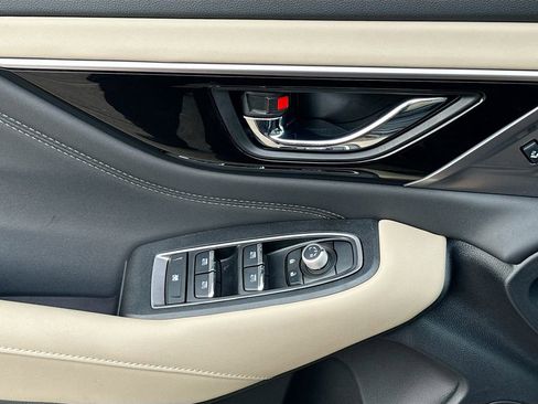 Used 2025 Subaru Outback Limited image 22