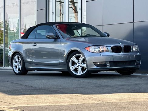 Used 2011 BMW 128i Convertible RWD image 2