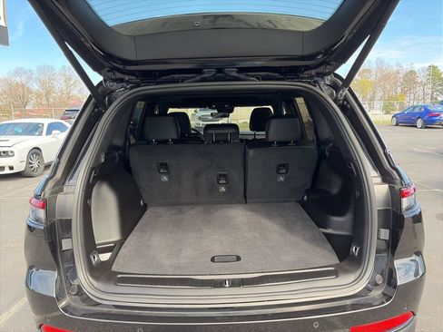Certified 2025 Jeep Grand Cherokee Altitude image 10