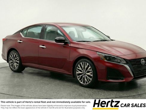 Used 2025 Nissan Altima 2.5 SV image 1