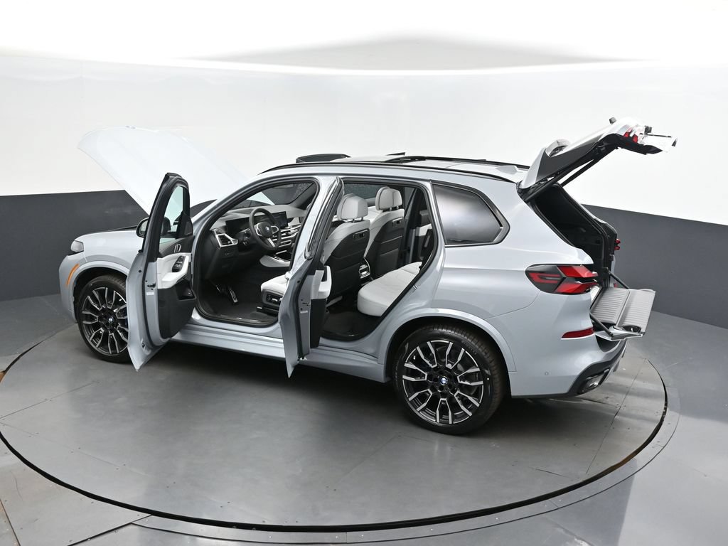 Used 2026 BMW X5 xDrive50e w/ M Sport Package AWD/4WD image 47