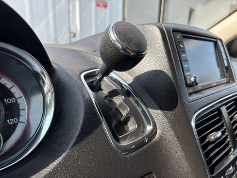 Used 2018 Dodge Grand Caravan SE w/ UConnect Hands-Free Group FWD image 24