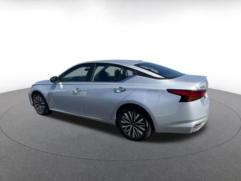 Used 2024 Nissan Altima 2.5 SV image 10