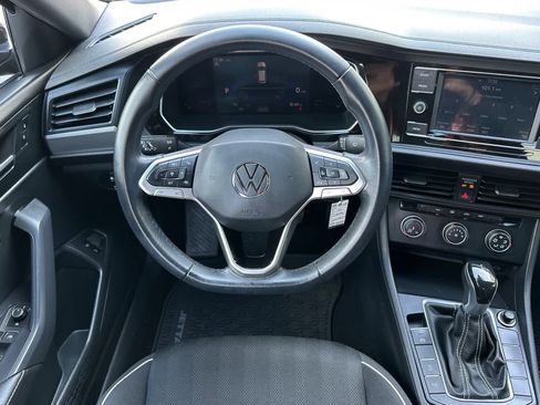 Used 2022 Volkswagen Jetta Sport image 14