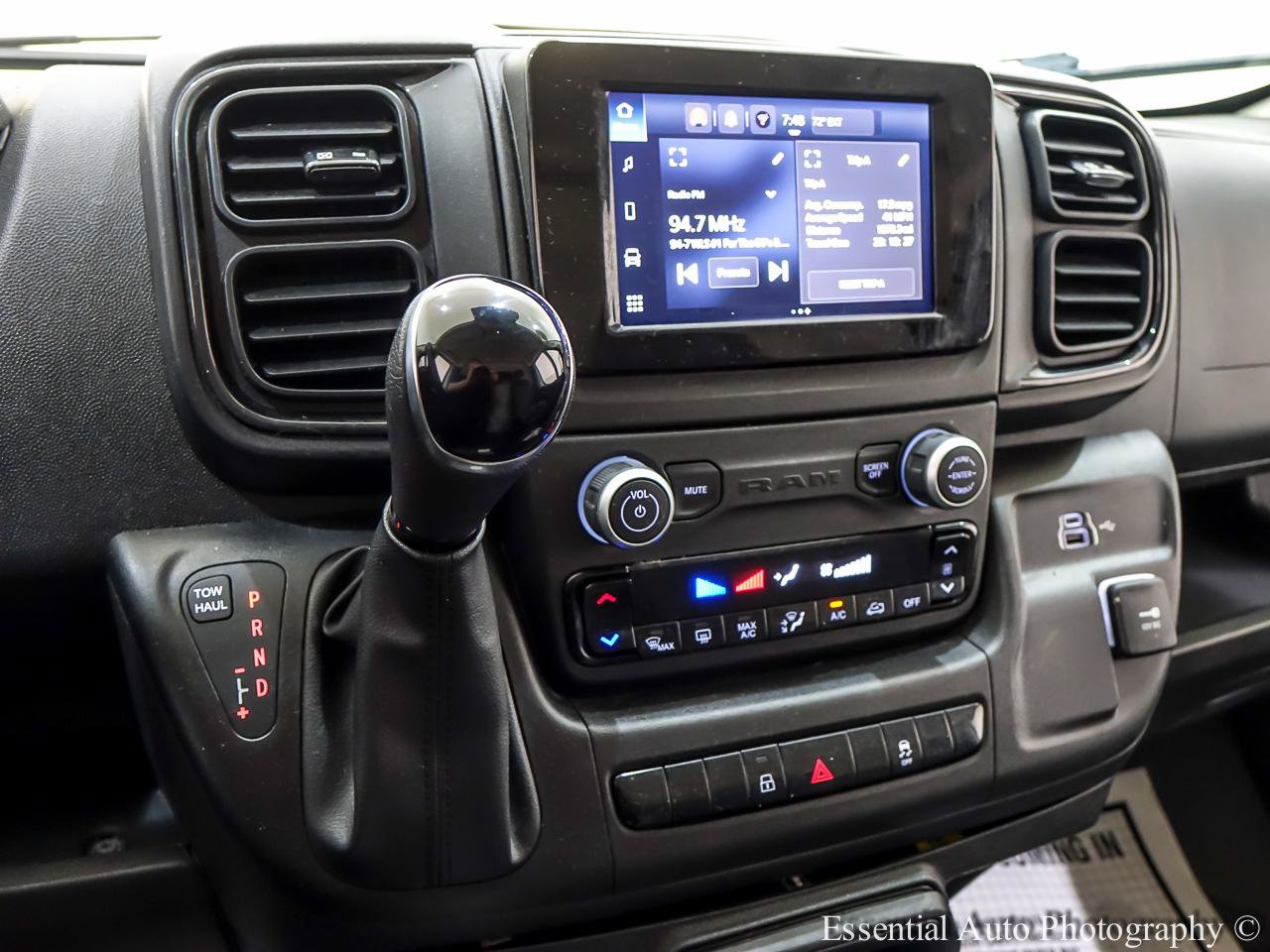 Used 2025 RAM ProMaster 2500 w/ Convenience Group FWD image 11