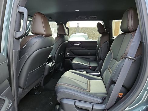 New 2026 Nissan Armada SL image 7