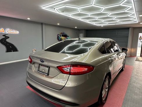 Used 2016 Ford Fusion SE image 7