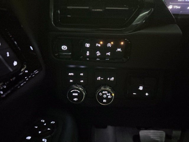 Used 2026 GMC Yukon XL AT4 w/ AT4 Premium Plus Package AWD/4WD image 39