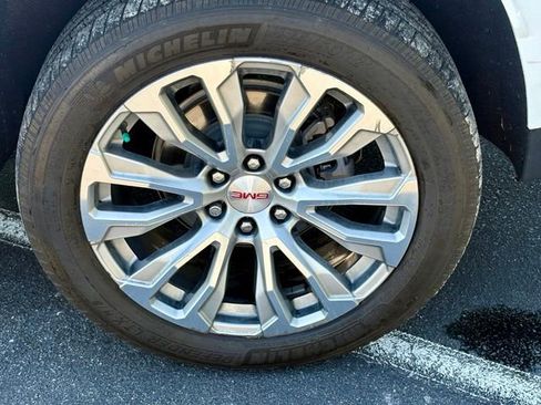 Used 2023 GMC Yukon XL Denali AWD/4WD image 31