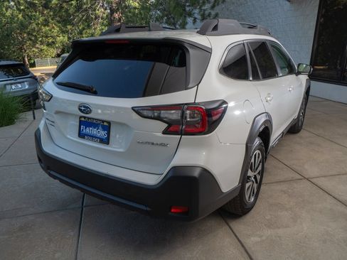 Used 2025 Subaru Outback Premium AWD/4WD image 6