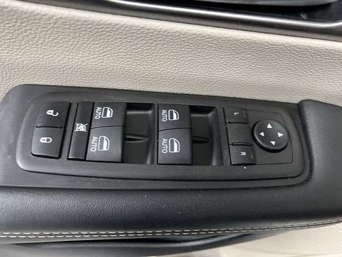 Used 2023 Chrysler Pacifica Touring-L w/ Uconnect Theater Family Group AWD/4WD image 22