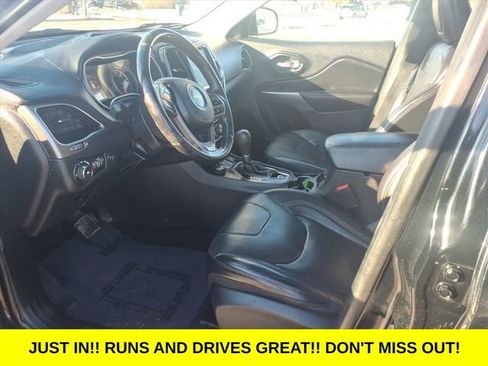 Used 2019 Jeep Cherokee Overland w/ Technology Group image 14