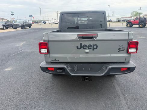 Used 2021 Jeep Gladiator Sport image 38