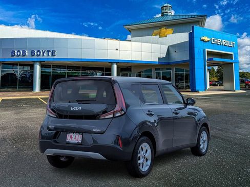 Used 2025 Kia Soul LX w/ LX Technology Package FWD image 3