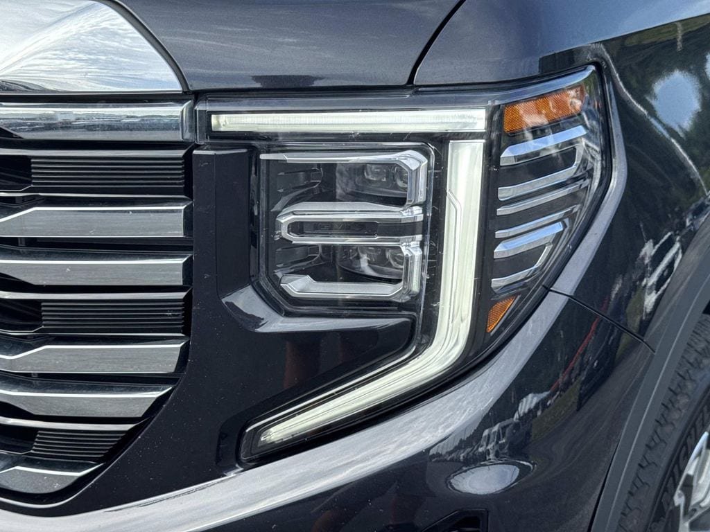 Used 2025 GMC Sierra 1500 SLT AWD/4WD image 9