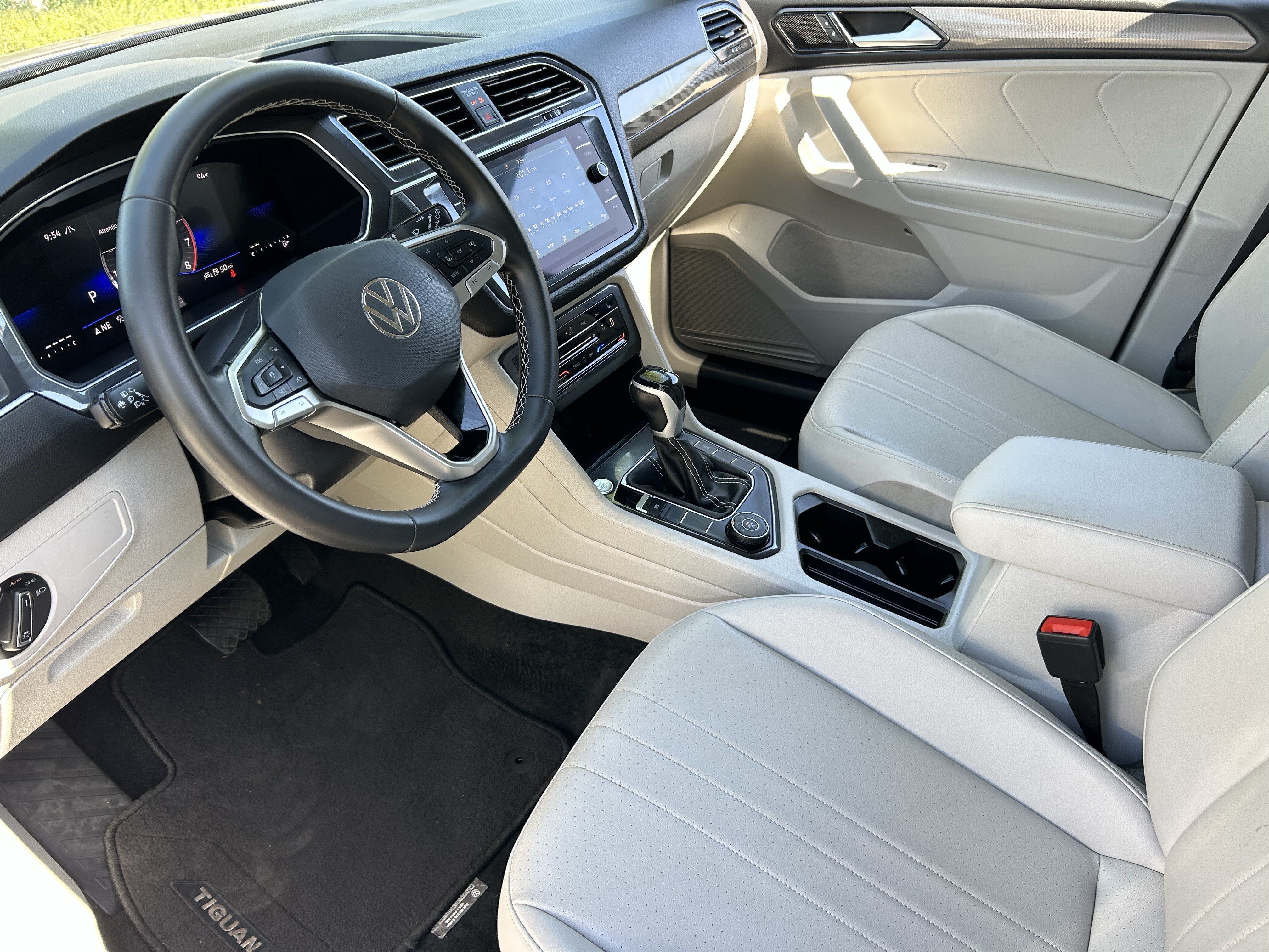 Used 2024 Volkswagen Tiguan SE AWD/4WD image 16
