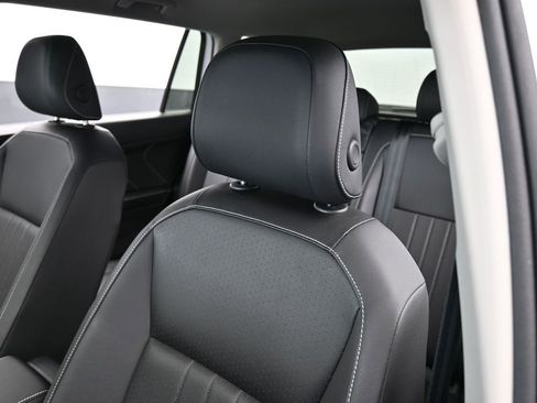 Used 2023 Volkswagen Tiguan SE image 16