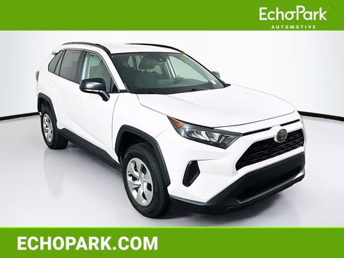 Used 2020 Toyota RAV4 LE image 1