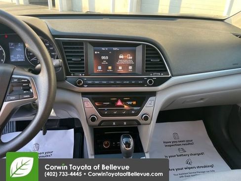 Used 2017 Hyundai Elantra SE image 17