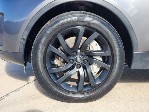 Used 2019 Land Rover Discovery SE image 9