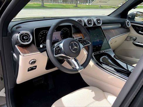 Certified 2025 Mercedes-Benz GLC 300 4MATIC image 9