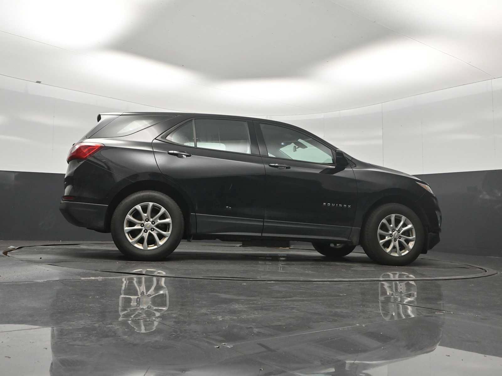 Used 2019 Chevrolet Equinox LS AWD/4WD image 24