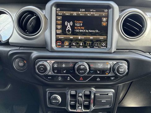 Used 2022 Jeep Wrangler Unlimited Sport AWD/4WD image 12
