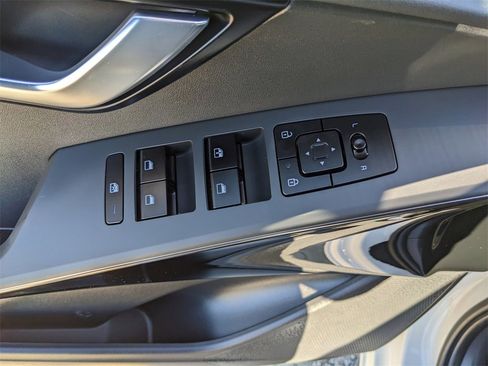 Certified 2025 Kia Niro Wind image 21