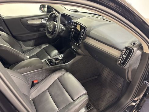 Used 2026 Volvo XC40 B5 Plus w/ Protection Package Premier image 27