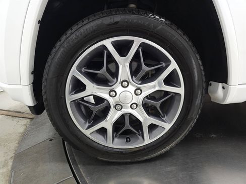 Used 2019 Jeep Grand Cherokee Overland AWD/4WD image 14